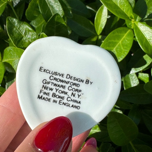 Small floral porcelain made in England heart shaped trinket box - Picture 7 of 15